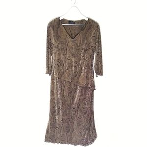 Vintage Connected Woman golden paisley dress